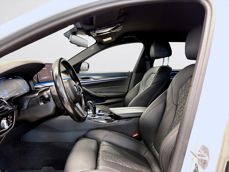 BMW 530e xDrive Touring 292hk M sport Läder B-Kamera