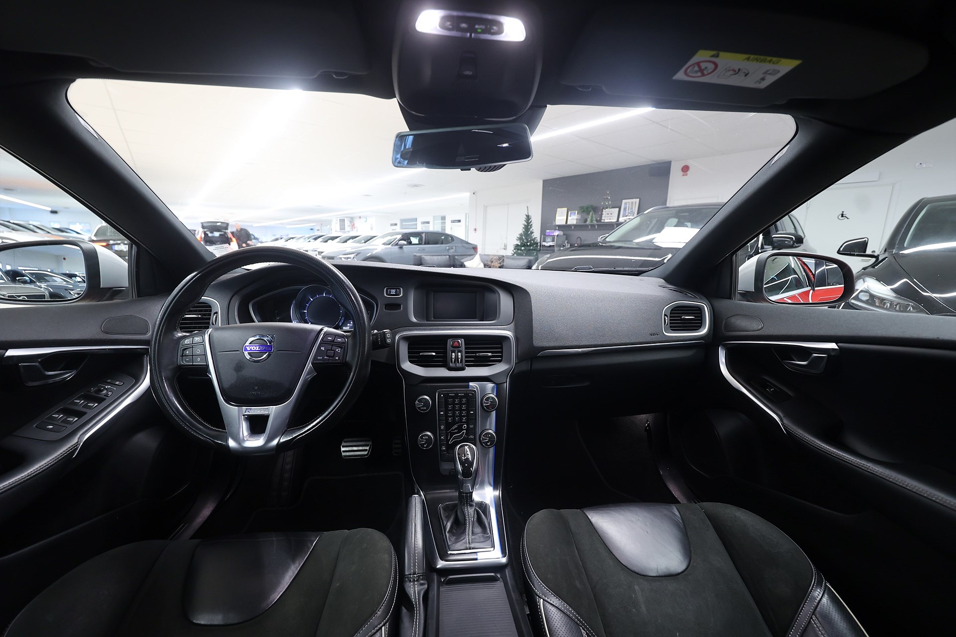 Volvo V40 D2 120hk R-Design Pano PDC Drag Värmare