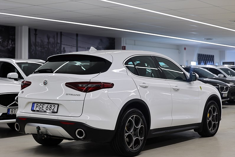 Alfa Romeo Stelvio 2.2 D 210hk AWD Super Keyless B-Kamera Drag
