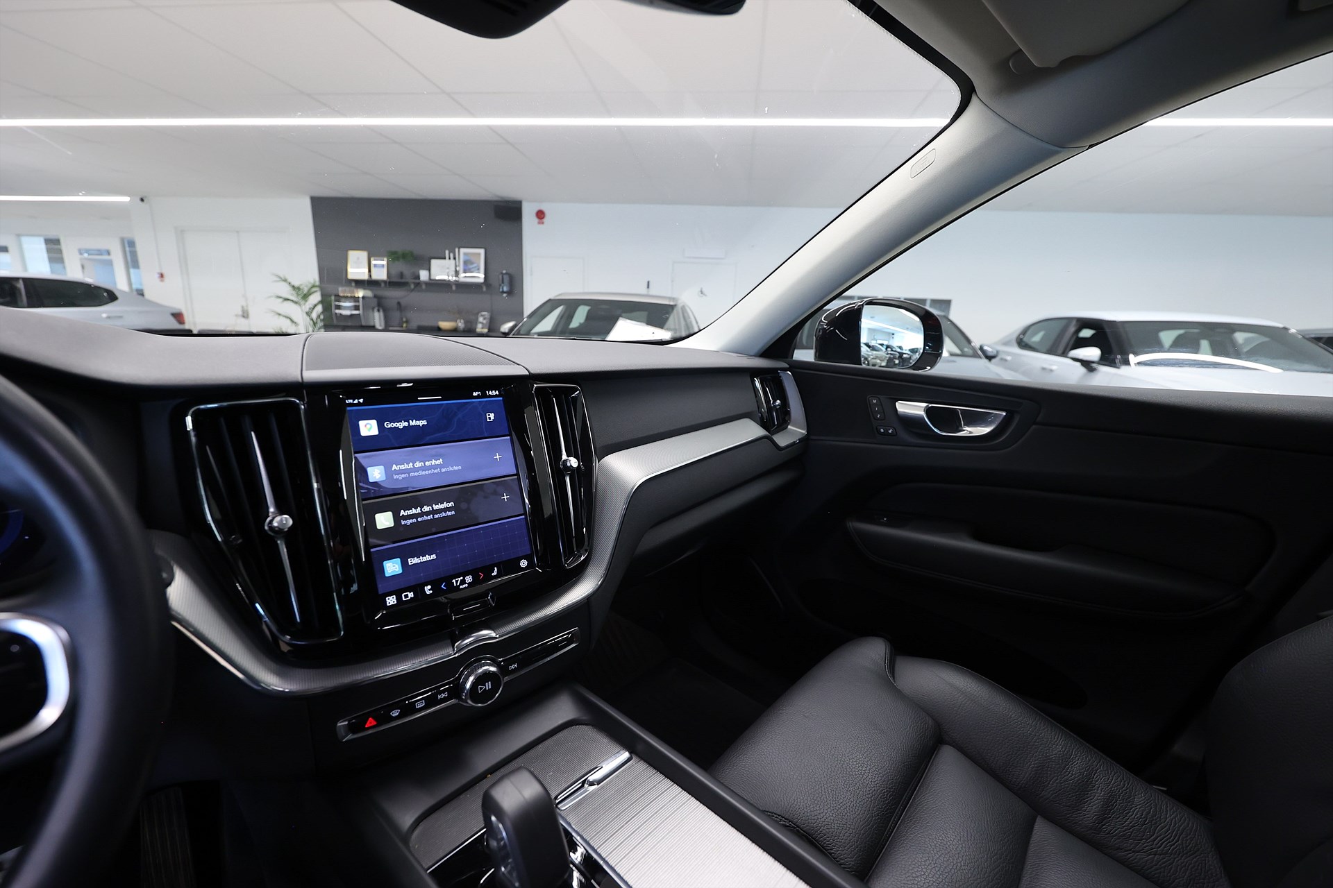 Volvo XC60 Recharge T6 AWD 350hk Plus Dark Pano Drag 360