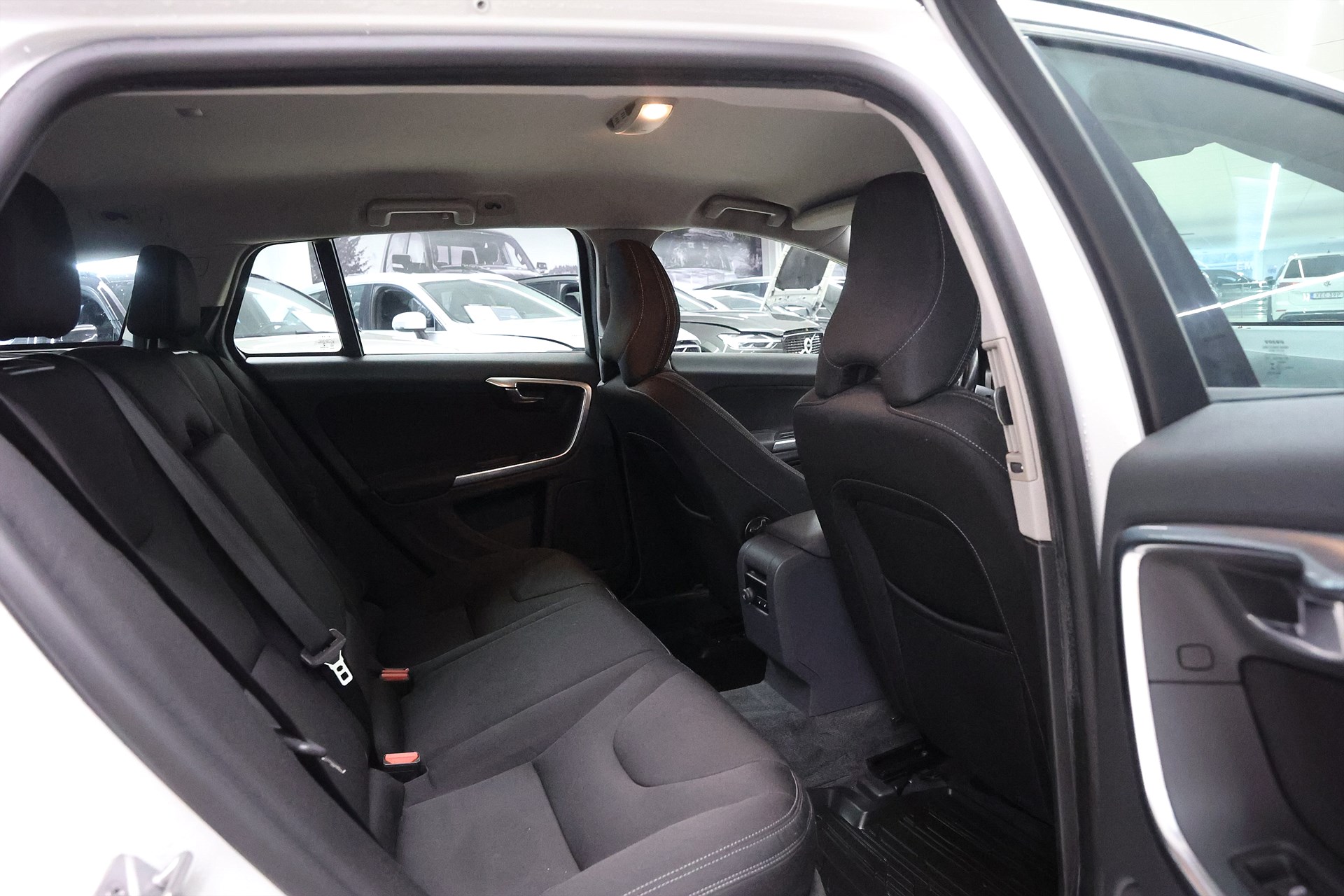 Volvo V60 T3 150hk Kinetic Värmare Farthållare