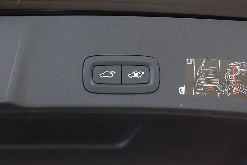 Volvo XC40 Recharge T4 DCT 211hk Inscription H/K Läder Keyless Drag