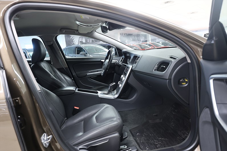 Volvo V60 Cross Country D3 150hk Classic Navi Värmare Keyless