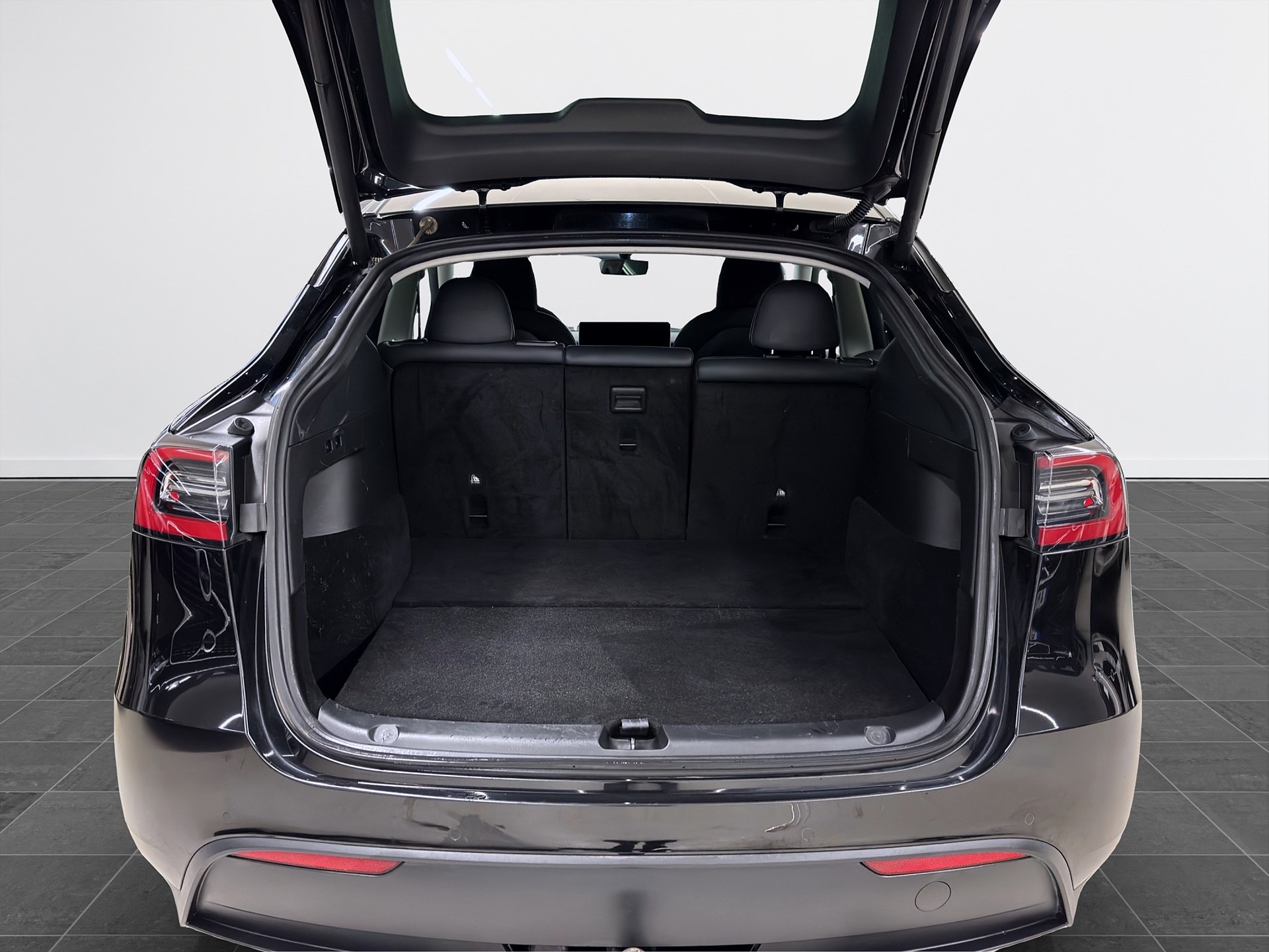 Tesla Model Y Long Range AWD 514hk Pano Läder Drag Navi
