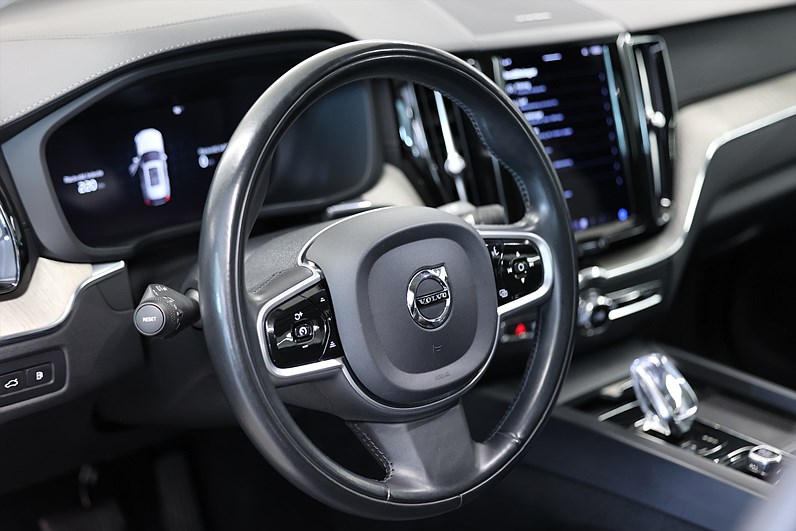 Volvo XC60 T6 AWD Recharge 340hk Inscription Orrefors Pano Drag H/K MOMS