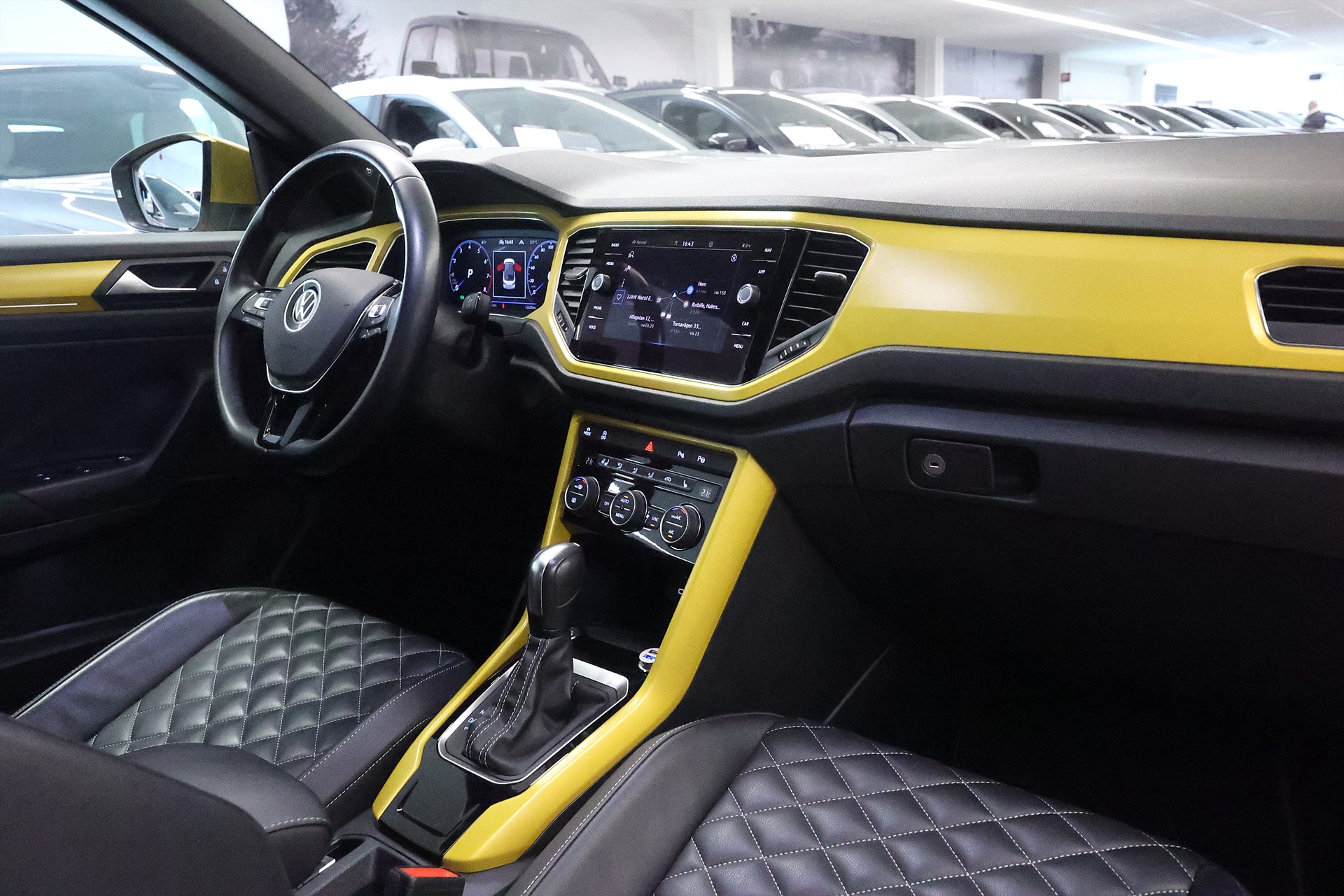 Volkswagen T-Roc Cabriolet 1.5 TSI 150hk R Line Läder Beats B-Kamera