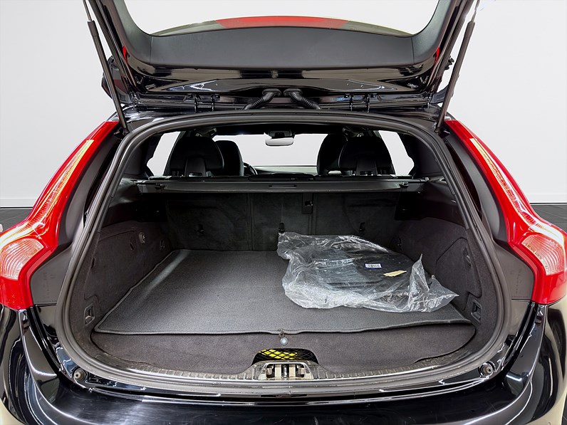 Volvo V60 D5 Twin Engine AWD 231hk Classic Momentum Drag Navi