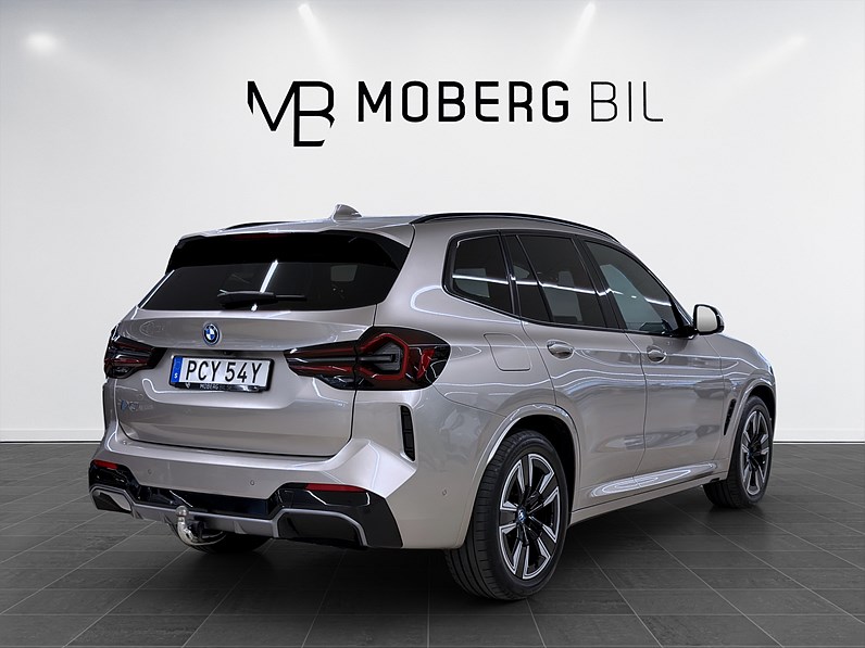 BMW iX3 286hk M Sport Charged Pano Navi Drag B-kamera