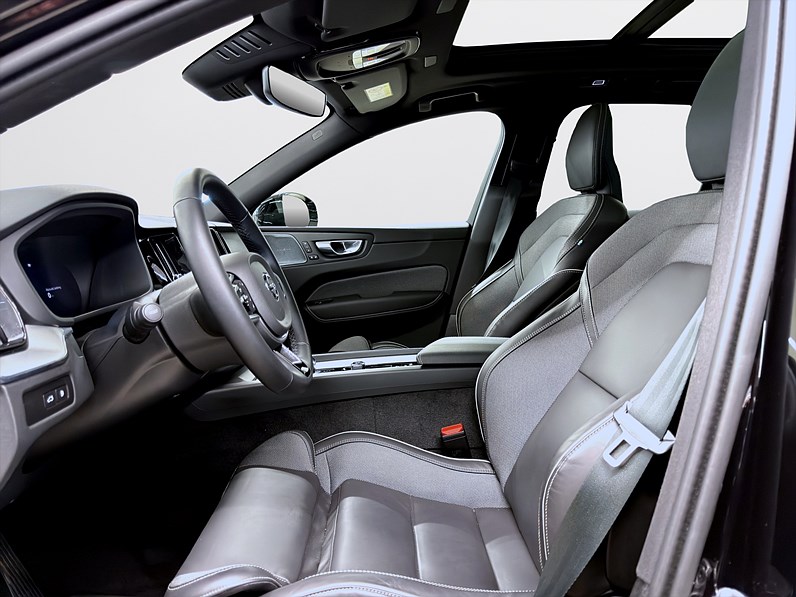 Volvo XC60 Recharge T6 AWD 350hk Plus Black Nordic Edt. Pano H/K Drag