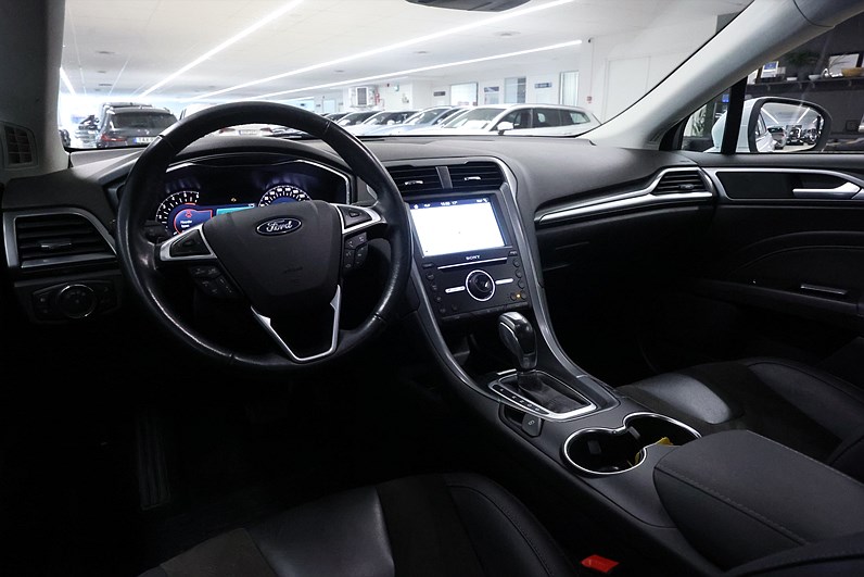 Ford Mondeo 2.0 TDCi 150hk Titanium Business Navi Keyless B-Kamera