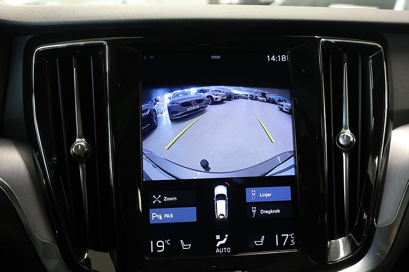 Volvo V60 Recharge T6 AWD 340hk Momentum Pano H/K Keyless