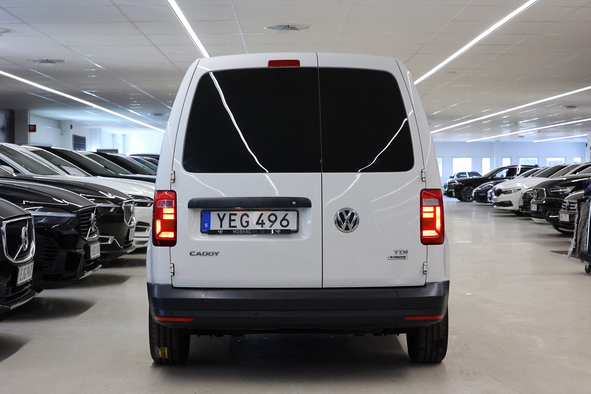 Volkswagen Caddy 2.0 TDI 102hk V-inrett PDC Värmare MOMS