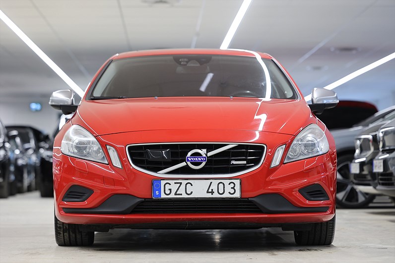 Volvo S60 T5 240hk R-Design Pano B-kamera Värmare