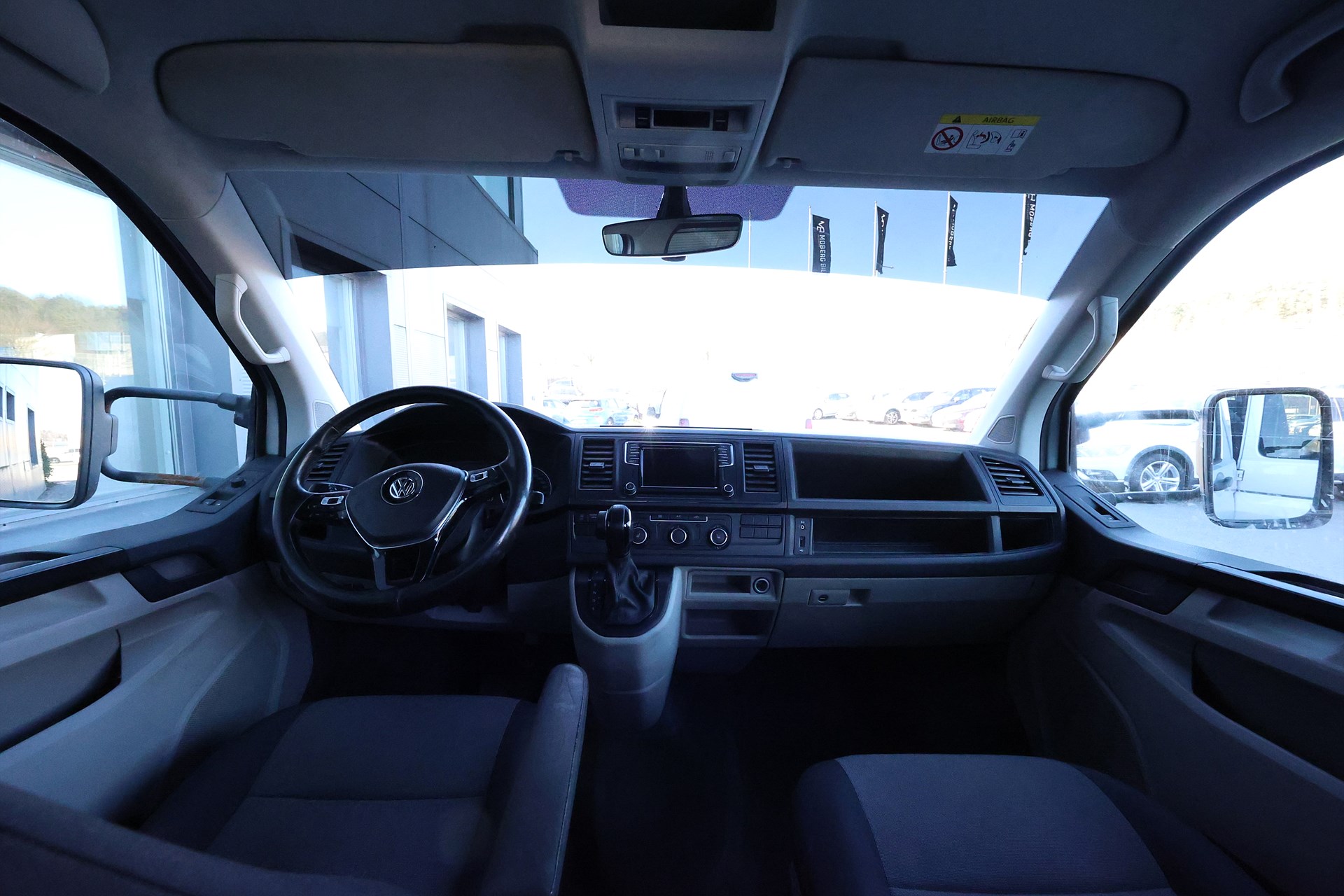 Volkswagen Transporter DH 2.0 TDi 150hk Värmare LED Drag MOMS