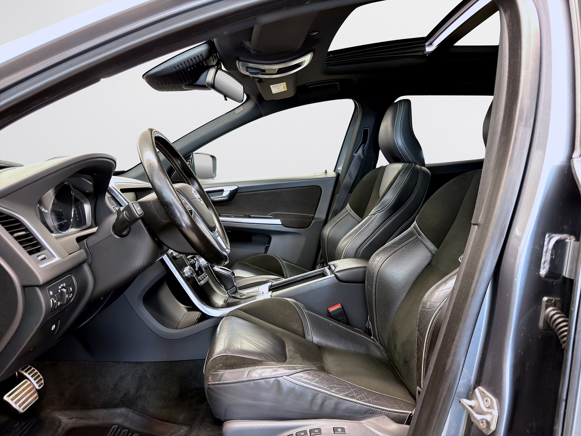 Volvo XC60 D4 AWD 190hk R-Design Navi Drag Pano B-Kamera