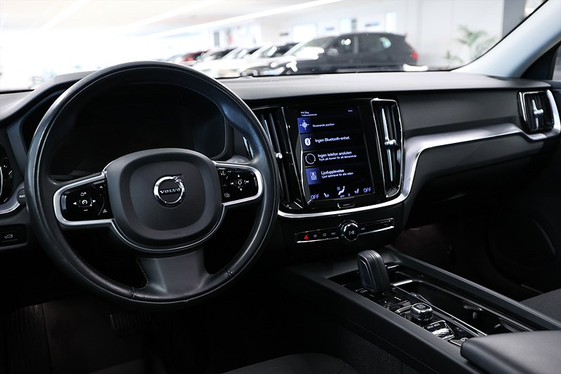 Volvo V60 B4 197hk Momentum H/K Värmare CarpPlay Drag B-Kamera