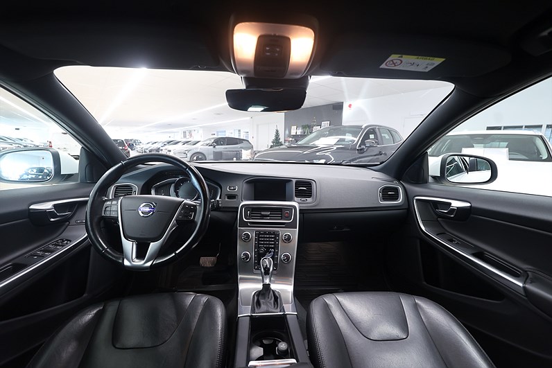 Volvo V60 D4 190hk Summum Värmare B-kamera Navi Skinn