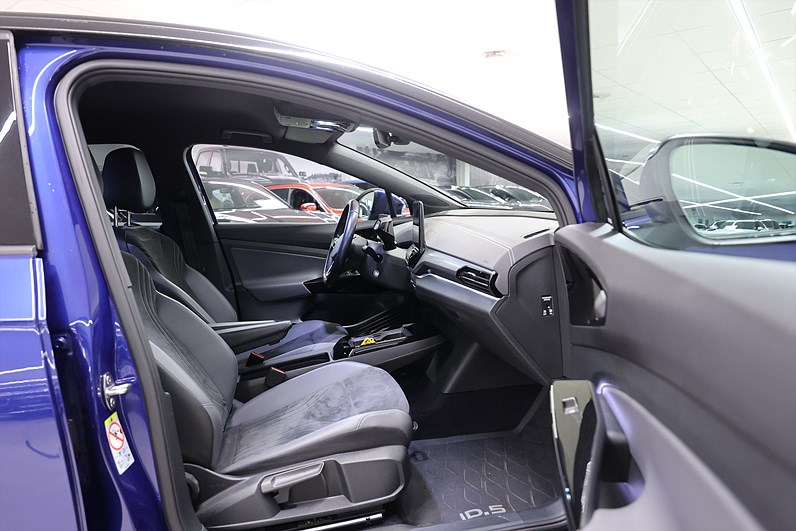 Volkswagen ID.5 Pro Performance 204hk *Hjulkampanj!* Värmare Navi Drag MOMS