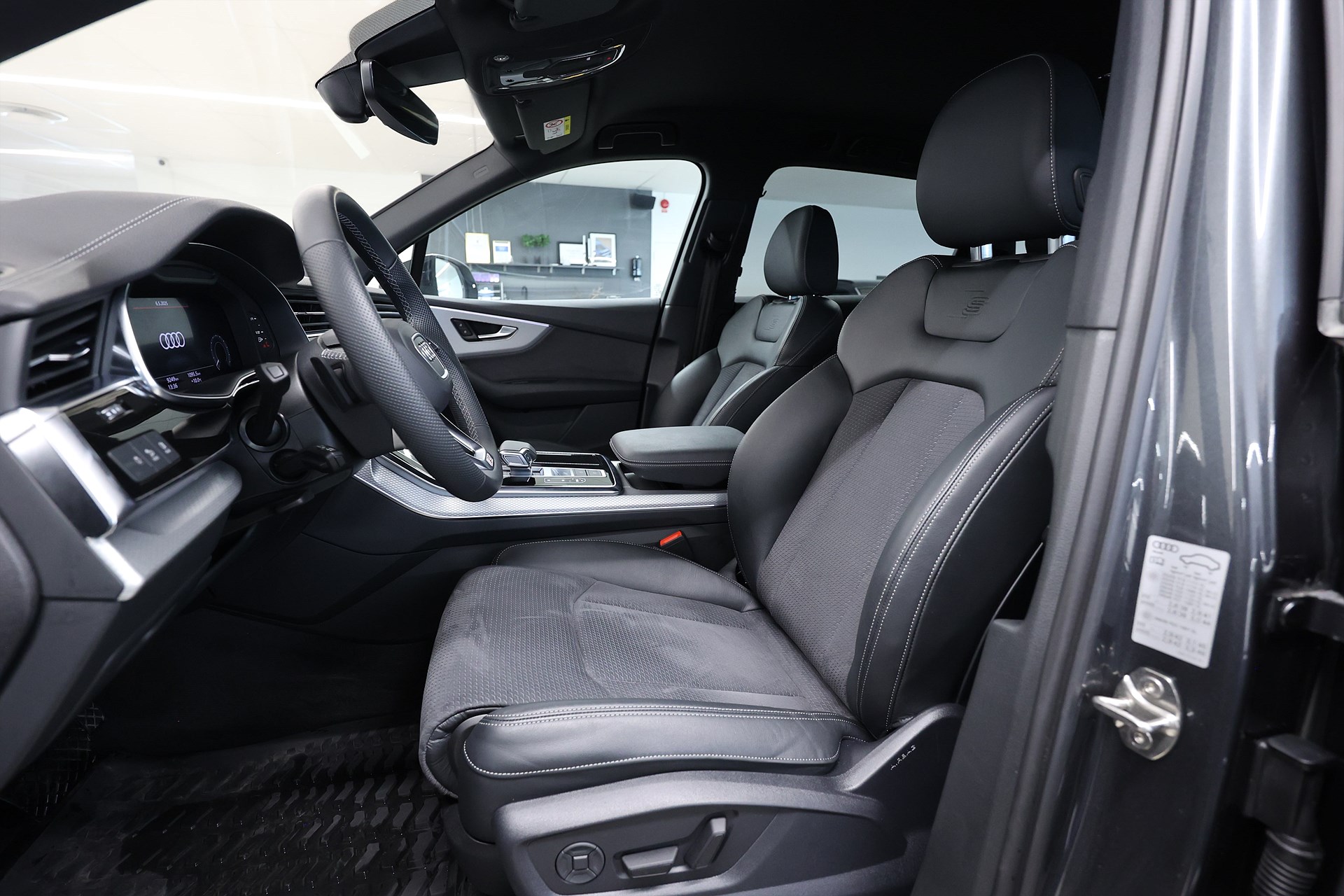 Audi Q7 60 TFSI e quattro S-line 490hk Svart Optik Drag Leasbar