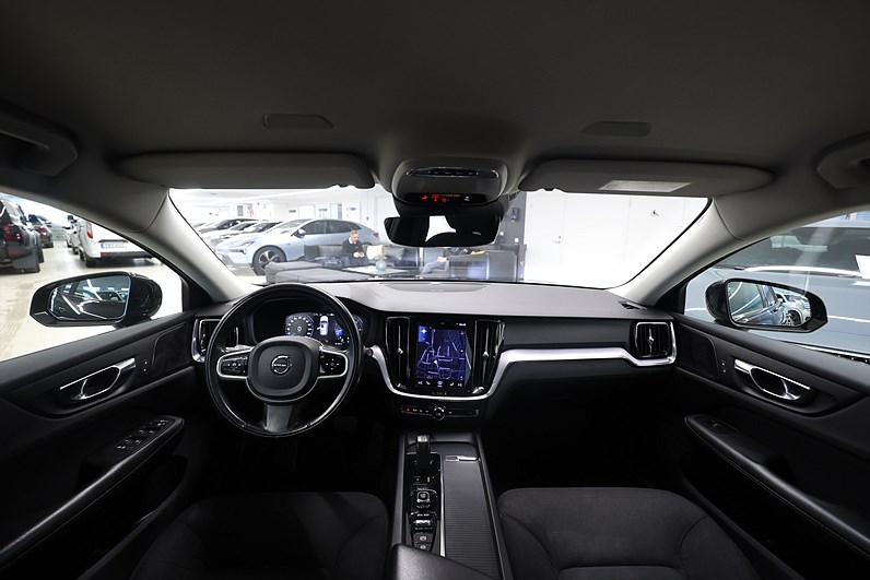 Volvo V60 B4 Cross Country 197hk *Hjulkampanj!* Momentum H/K