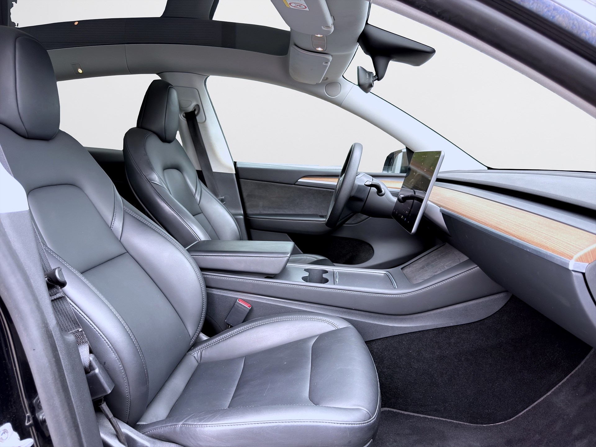 Tesla Model Y Long Range AWD 514hk Pano Läder Navi B-Kamera
