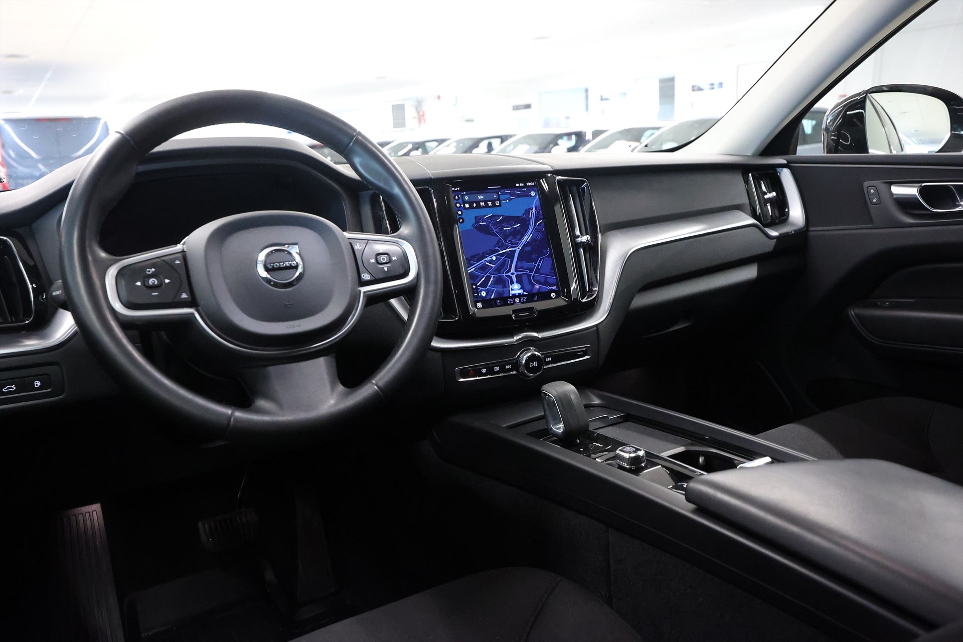 Volvo XC60 Recharge T6 AWD 340hk Momentum Pano Navi Drag