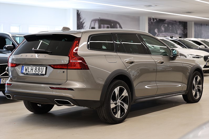 Volvo V60 Cross Country B4 Momentum H/K B-Kamera Skinn Keyless