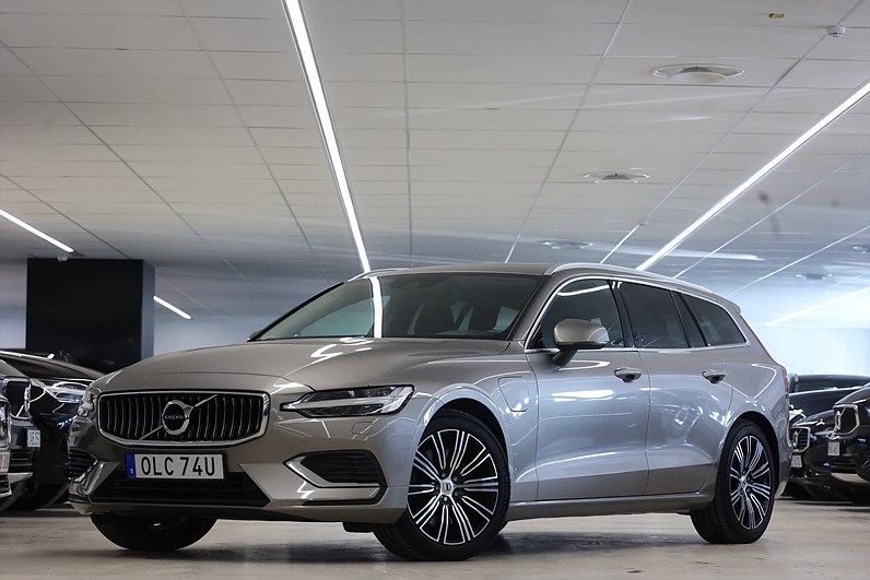 Volvo V60 Recharge T6 AWD 340hk Momentum Pano H/K Keyless