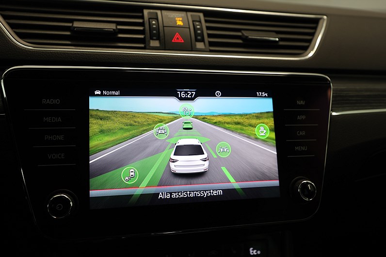 Skoda Superb iV Kombi 1.4 TSI 218hk Business Edt. Canton Drag