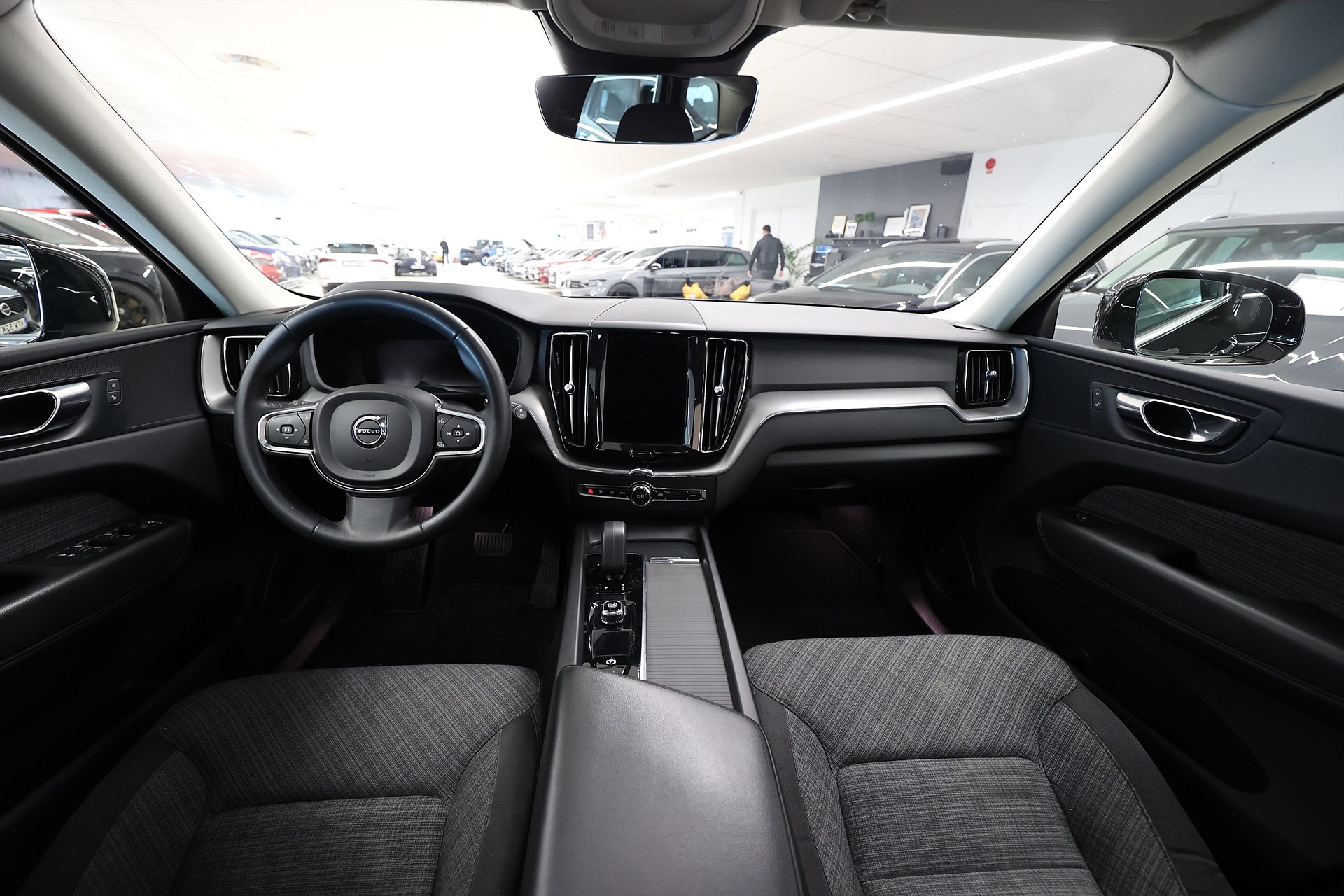 Volvo XC60 Recharge T6 AWD 350hk Core Edition Pano Drag Keyless MOMS