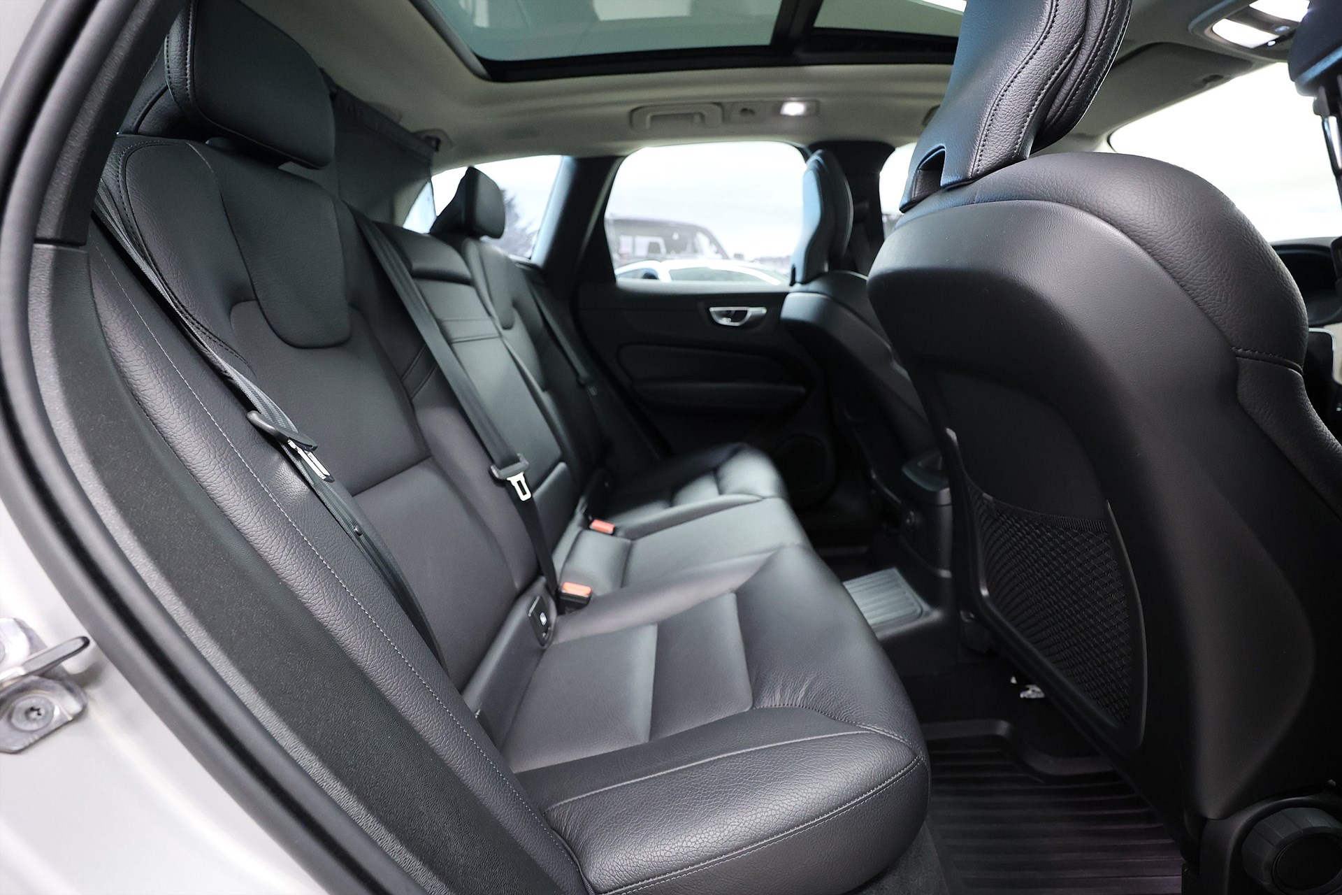 Volvo XC60 T6 AWD Recharge 340hk Inscription Orrefors Pano Drag H/K MOMS