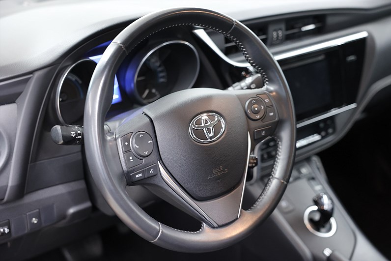 Toyota Auris 1.8 HSD 136hk Active B-Kamera Navi K-Värmare