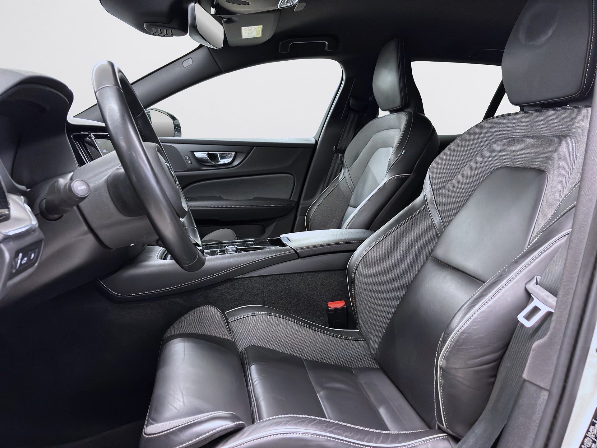 Recharge T6 AWD 341hk R-Design Navi Drag B-Kamera