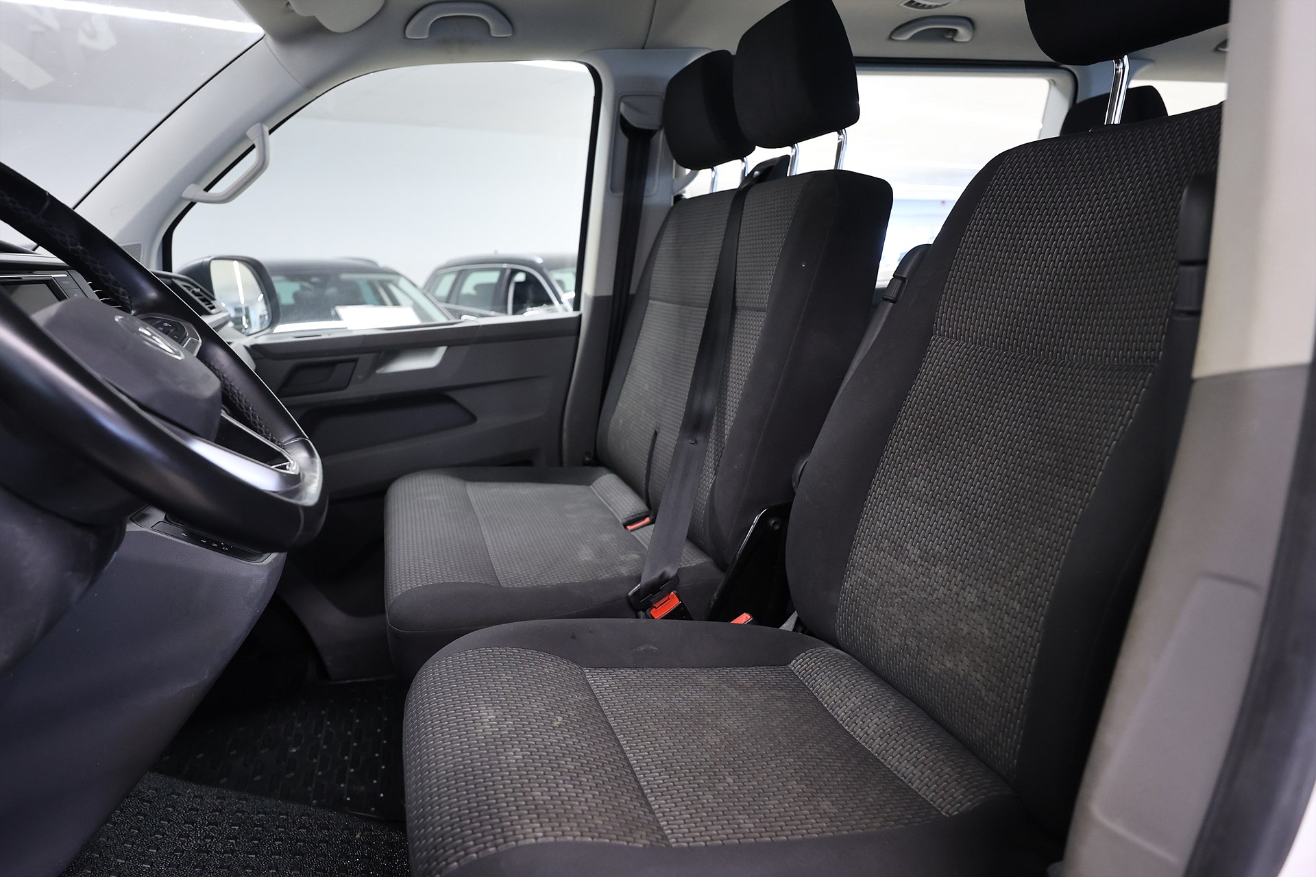 Volkswagen Caravelle 2.0 TDI 9-Sits B-kamera Carplay PDC MOMS
