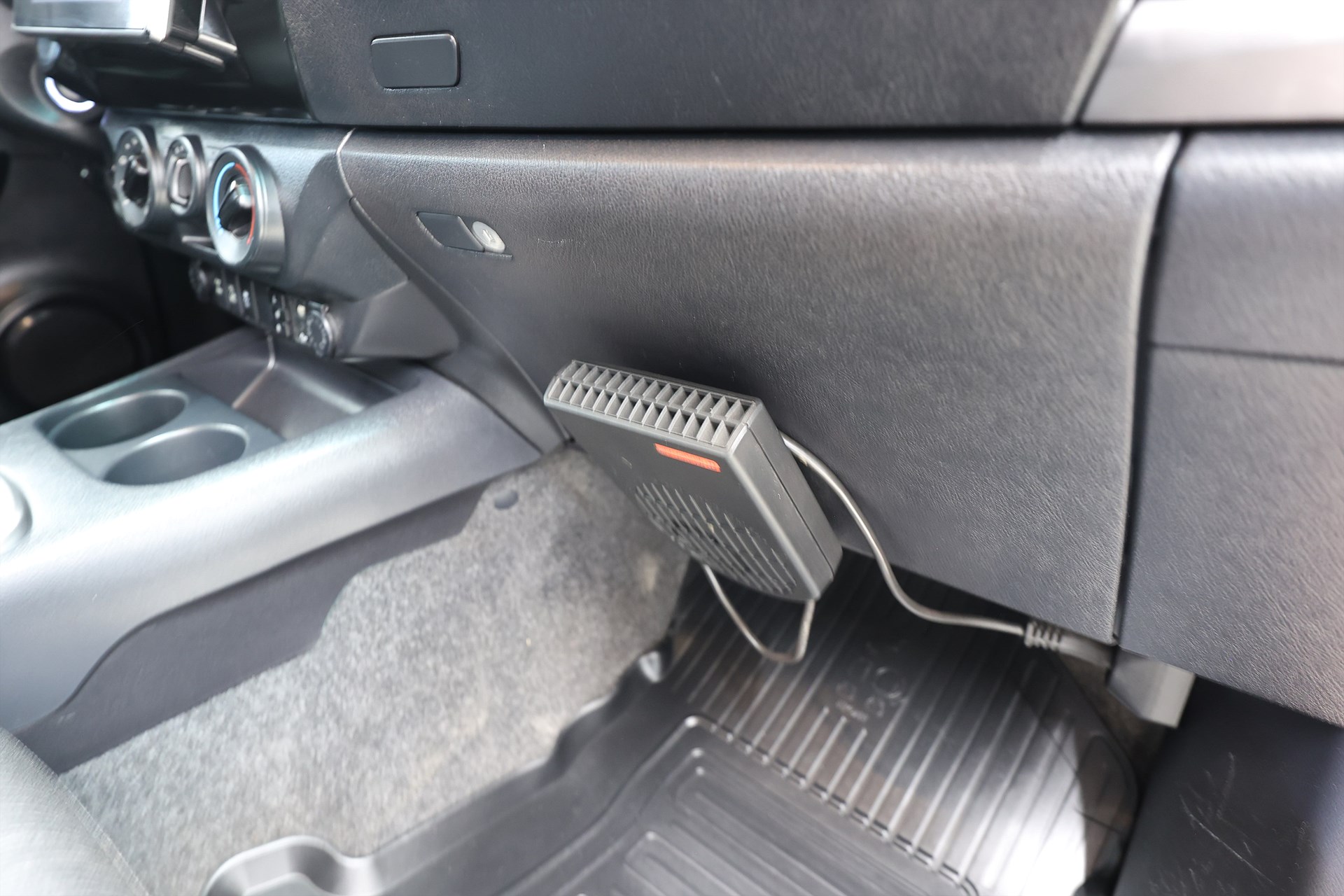 Toyota Hilux 2.4 AWD 150hk Drag B-kamera Värmare MOMS