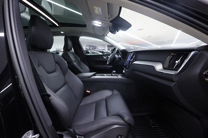 Volvo XC60 Recharge T6 AWD 350hk *Hjulkampanj!* Core Läder