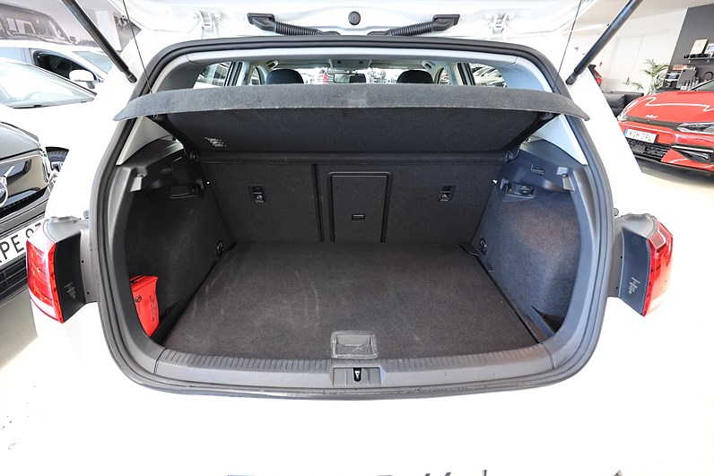 Volkswagen Golf 5-dörrar 1.0 TSI 110hk R-Line Base CarPlay
