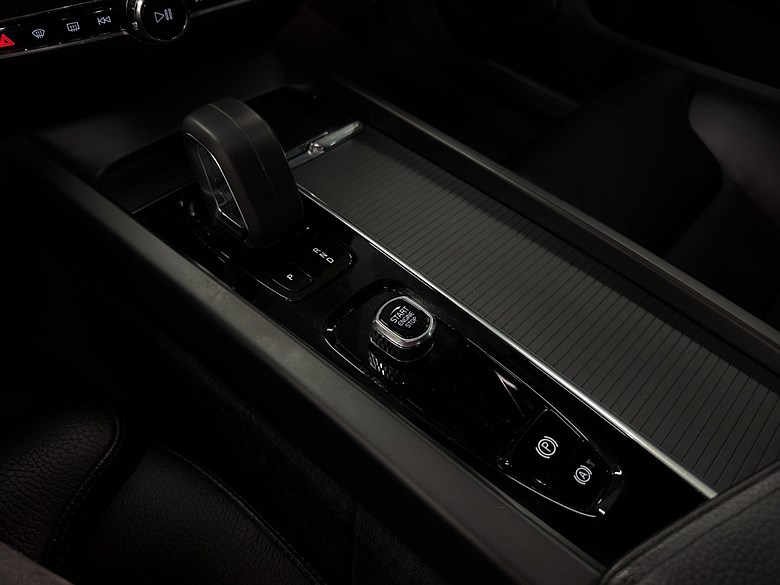 Volvo V60 II B4 Mom Adv Navi Pro Ed, 2 brukare, H/K, Läder 2022, svart – bild 12 av 22, begagnad hos Niber i Järfälla