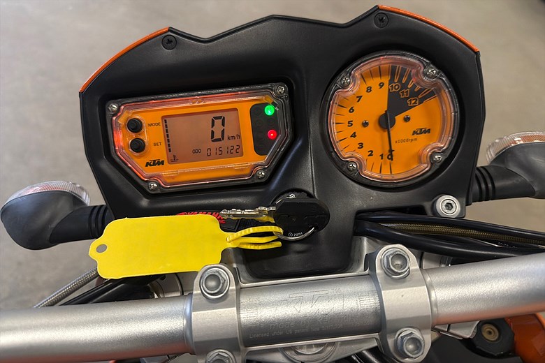 K.T.M. 990 SUPERDUKE, 3 brukare, LÅG MIL 2005, lgul – bild 13 av 21, begagnad hos Niber i Järfälla