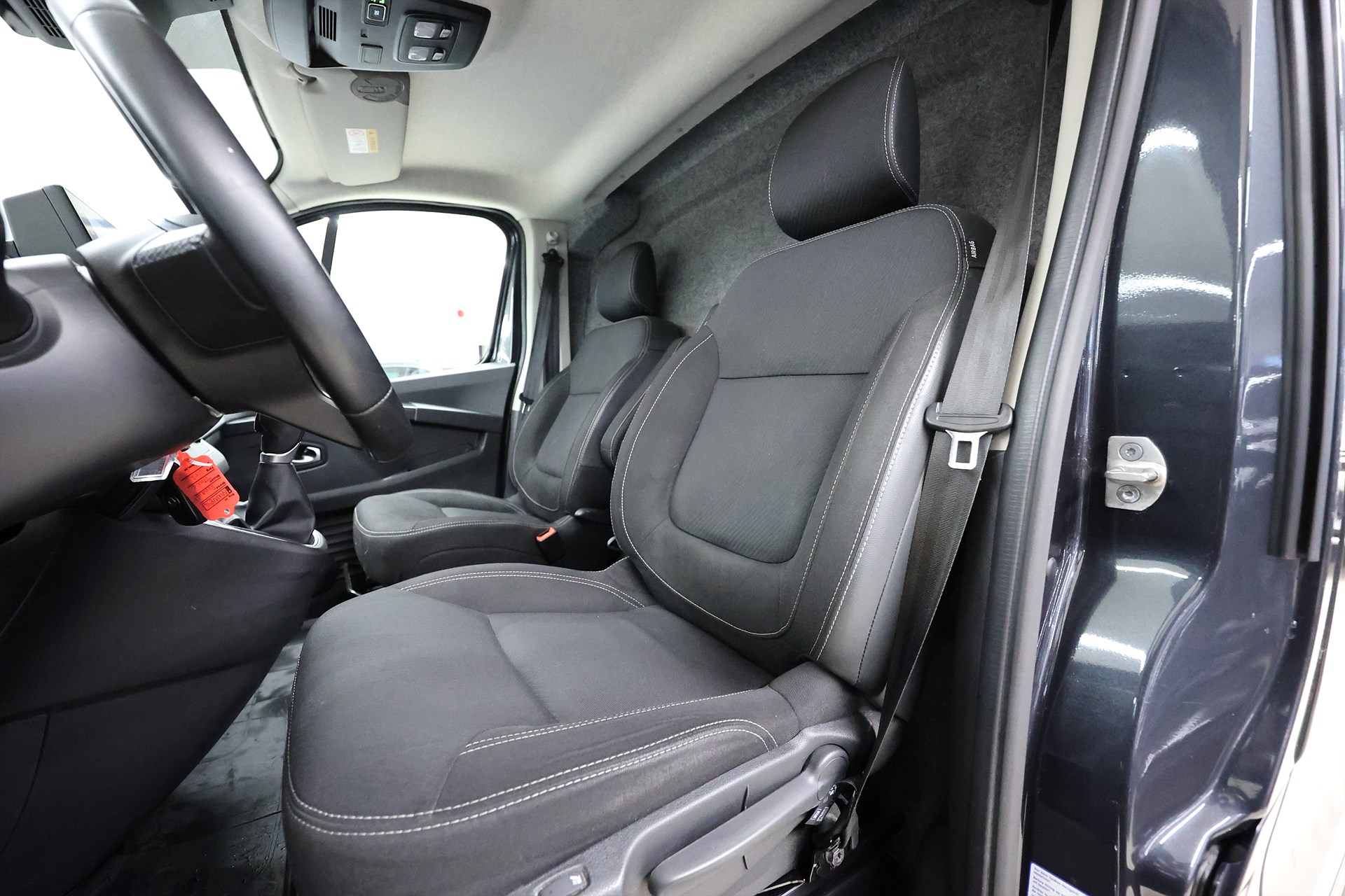 Renault Trafic 2.0 dCi EDC 150hk L2 Drag Värmare B kamera PDC MOMS
