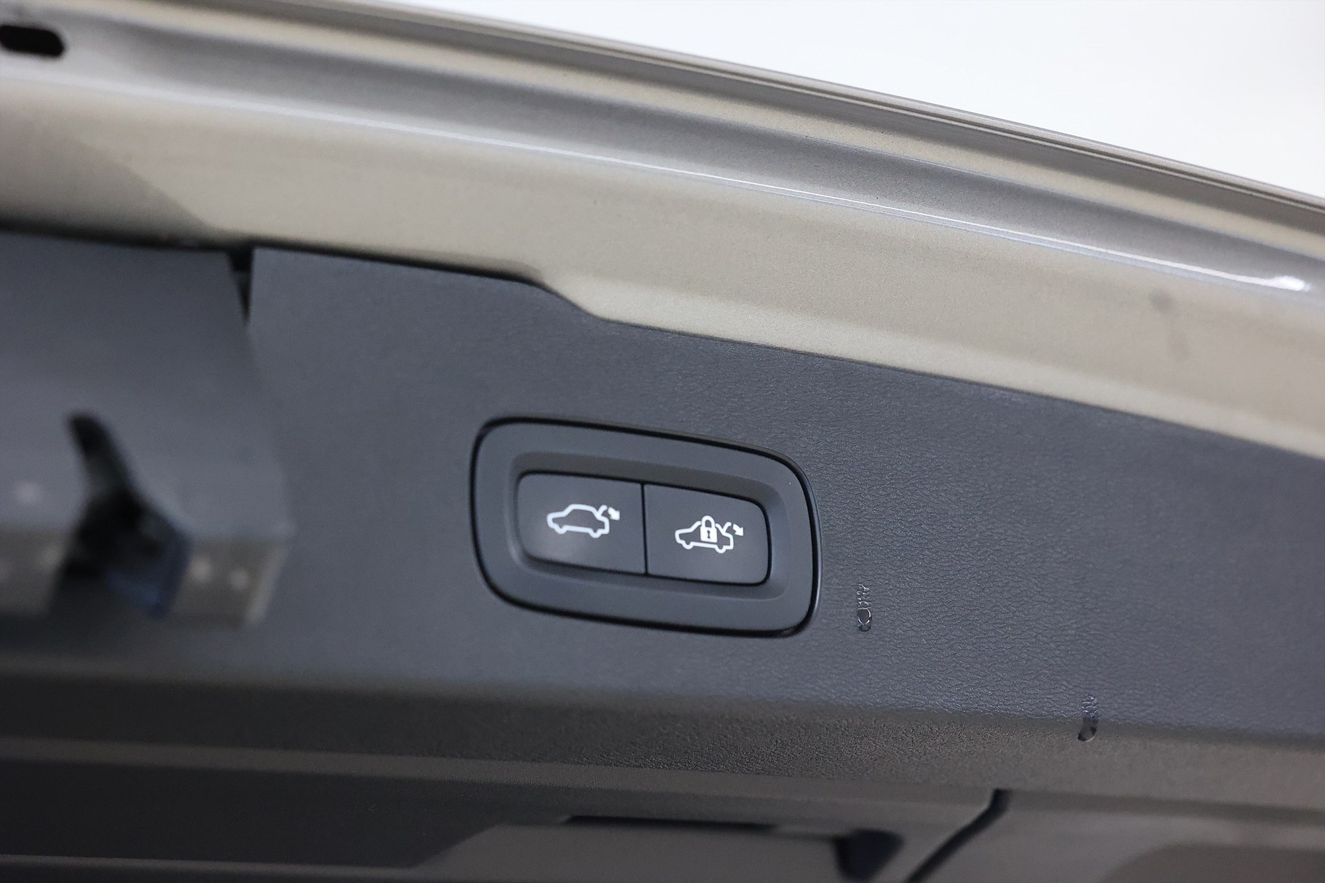 Volvo V60 Recharge T6 AWD 340hk Momentum Pano H/K Keyless