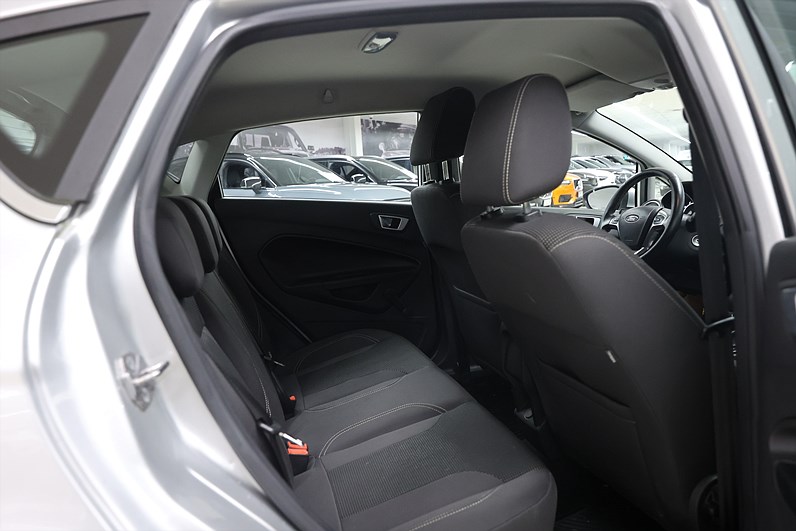 Ford Fiesta 1.0 EcoBoost 100hk *Hjulkampanj!* Titanium PDC Farth