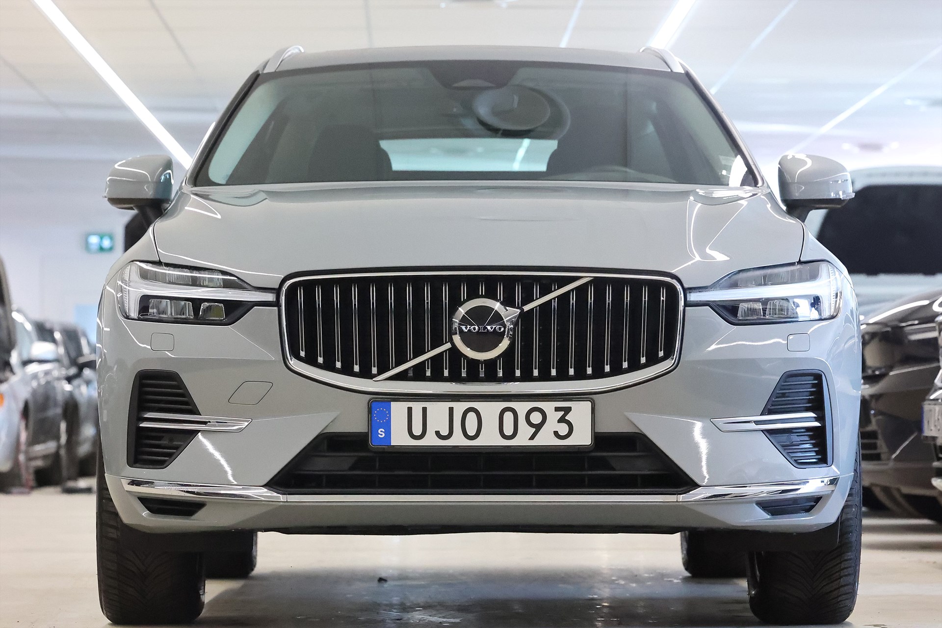 Volvo XC60 Recharge T6 AWD 350hk Core Pano Keyless Navi Drag