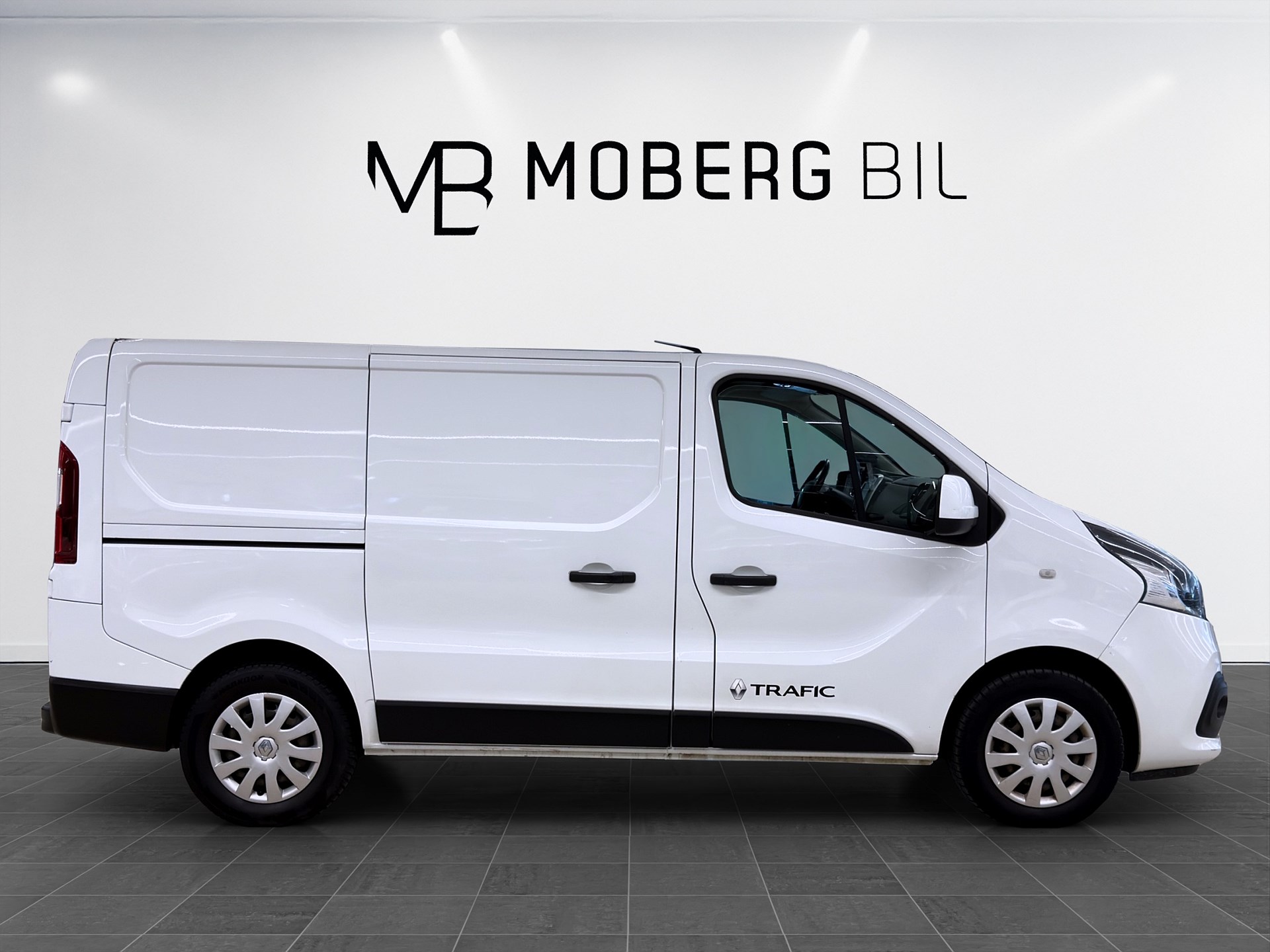 Renault Trafic Skåpbil 125hk L1 Drag Värmare PDC MOMS/VAT