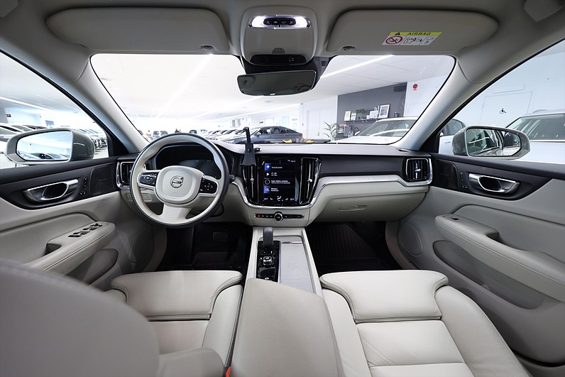 Volvo V60 Cross Country B4 Momentum H/K B-Kamera Skinn Keyless