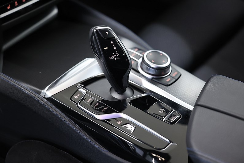 BMW 530e xDrive Touring M Sport Drag B kamera MOMS