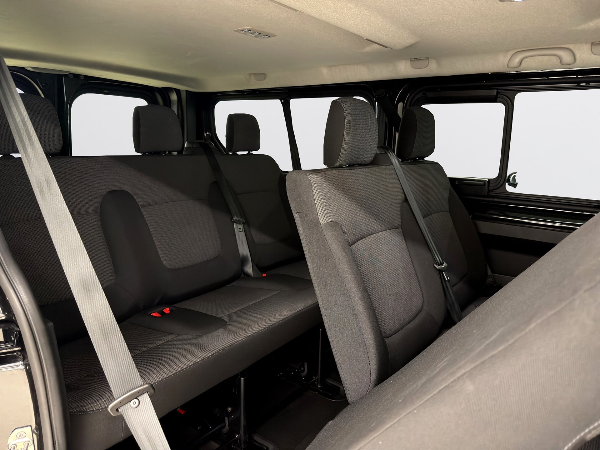 Crew 3.0t 2.0 dCi 170hk L2 9-Sits Drag B-Kamera Keyless PDC