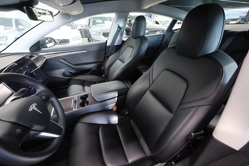 Tesla Model 3 Performance 513hk Pano AWD Navi PDC