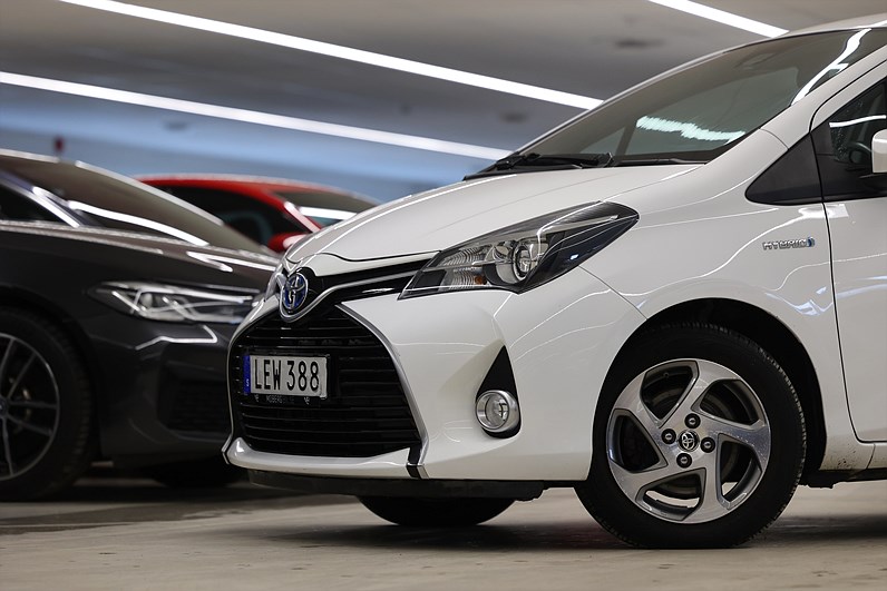 Toyota Yaris Hybrid 101hk Active B-kamera PDC Farth