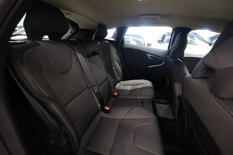 Volvo V40 Cross Country D3 150hk Momentum Värmare BLIS